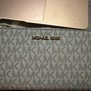 Michael Michael Kors Jet Set Double-Zip Wristlet